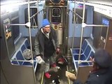 Ce taré met le feu au métro alors que la police vient l'arrêter