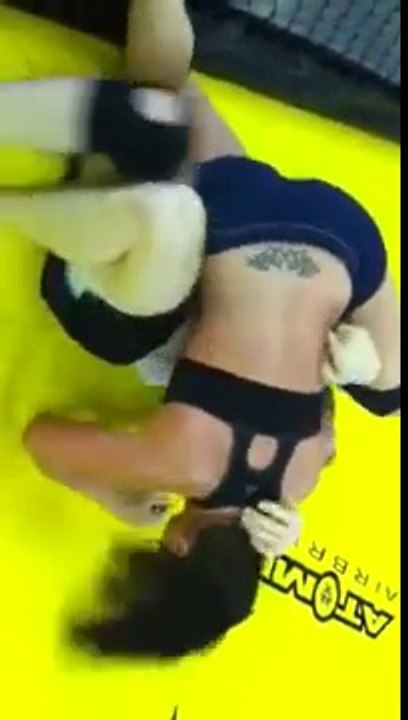 Girl vs Guy grapling