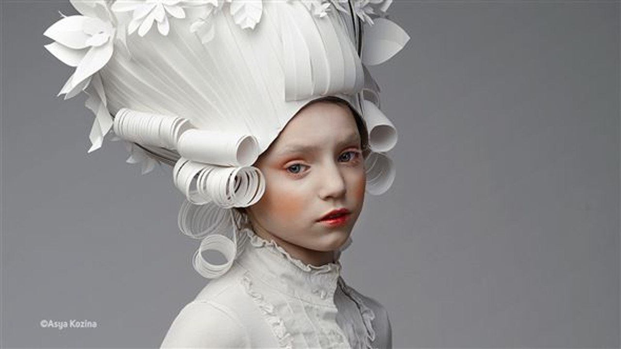 Papier-perücken: diese weiße haarpracht ist wasserscheu