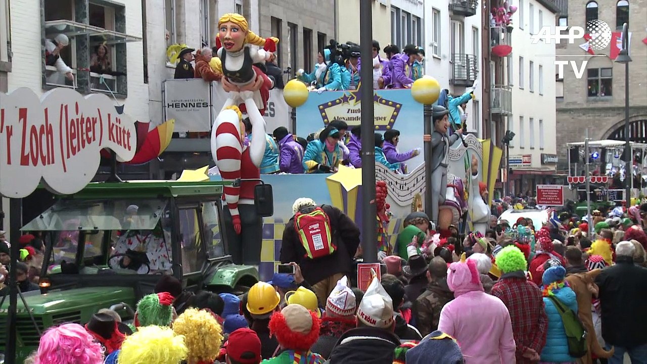 Alaaf! Hunderttausende feiern Rosenmontagsumzug in Köln
