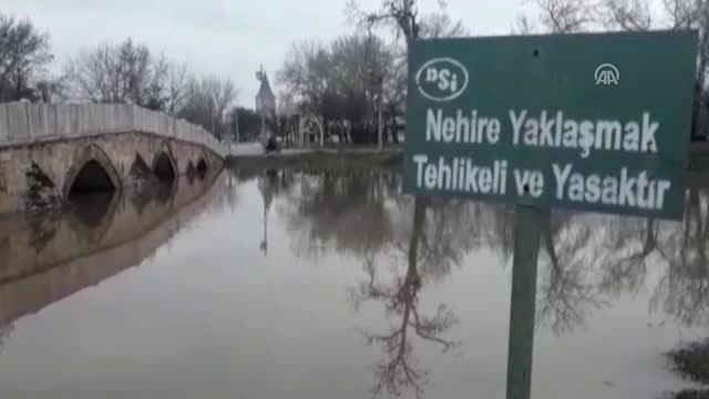 Tunca Nehri Sarayiçi'nde Taşma Seviyesinde Akıyor (2)