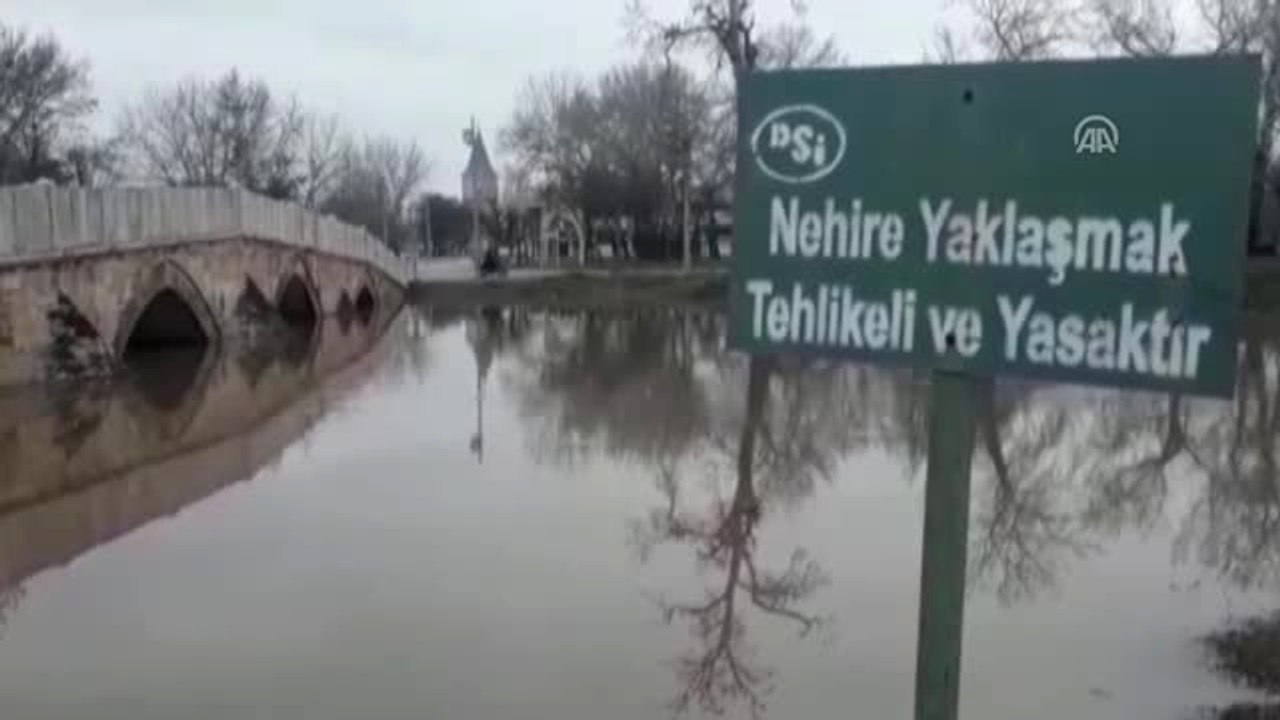 Tunca Nehri Sarayiçi'nde Taşma Seviyesinde Akıyor (2)
