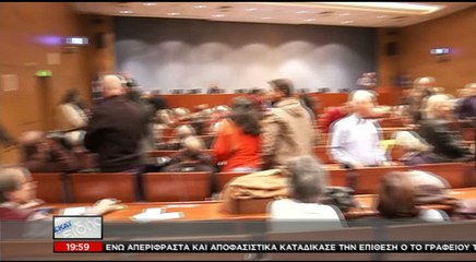 Εισβολή Ρουβίκωνα στο Εμπορικό - Βιομηχανικό Επιμελητήριο κατά την ομιλία Τσακαλώτου