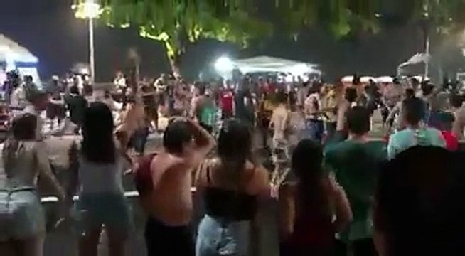 Guarda Municipal usa munição de elastômero para dispersar foliões em Balneário Camboriú (SC)