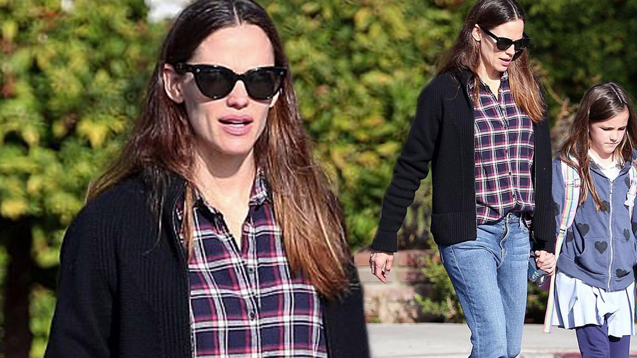 Jennifer Garner picks her three kids up from school in Los Angeles ... after she's confirmed to star in the new Lena Dunham project Camping