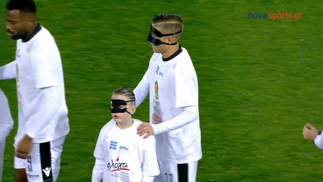 Little fan immitates his favorite PAOK Player Dimitris Pelkas - PAOK vs Larisa - 12.02.108 [HD]
