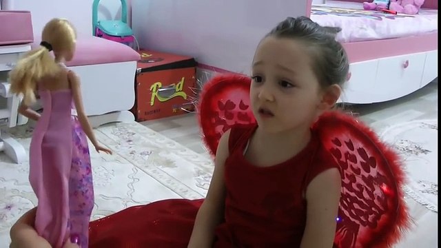 ÖYKÜ YILBAŞI BALOSU İÇİN HAZIRLANIYOR Barbie Doll yılbaşı Bebeği Oluyor Funny and Fun Kids Videos