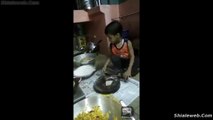 NINO COCINERO Prepara Tortillas IMPRESIONANTE Talento En La Cocina