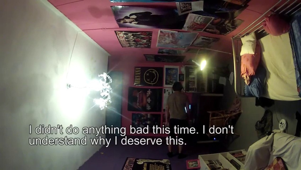 Blague énorme : il retourne la chambre de son frère à 90 degrés!!!