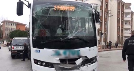 Edirne'de Okul Servisi ile Minibüs Çarpıştı: 11 Kişi Yaralandı