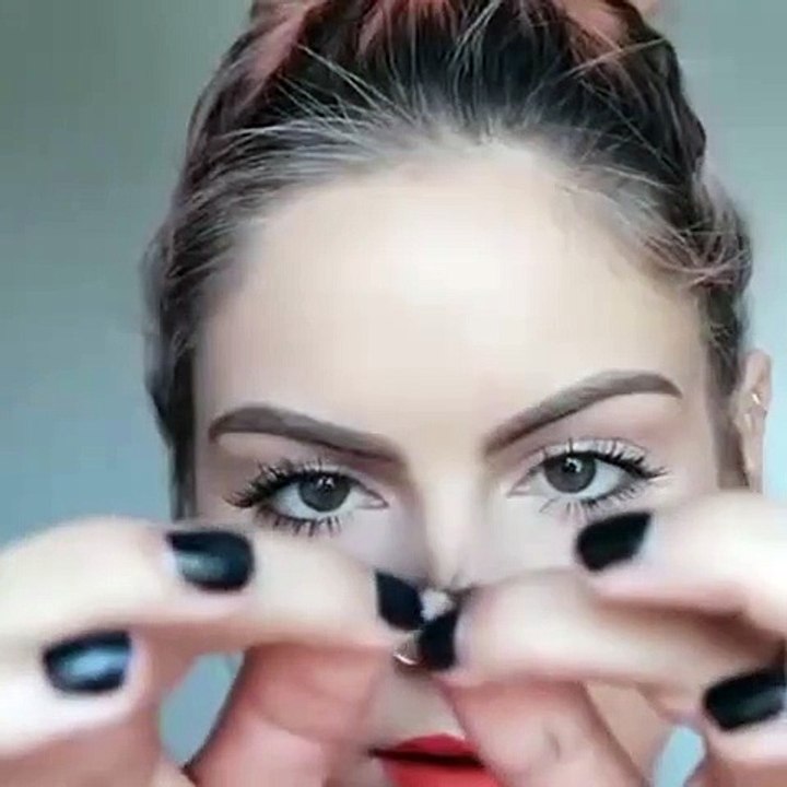 La toute nouvelle tendance à la mode : les extensions de poils de nez !!