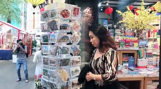 Clip NSND Bạch Tuyết cover hit Người lạ ơi theo phong cách ca cổ, bolero.