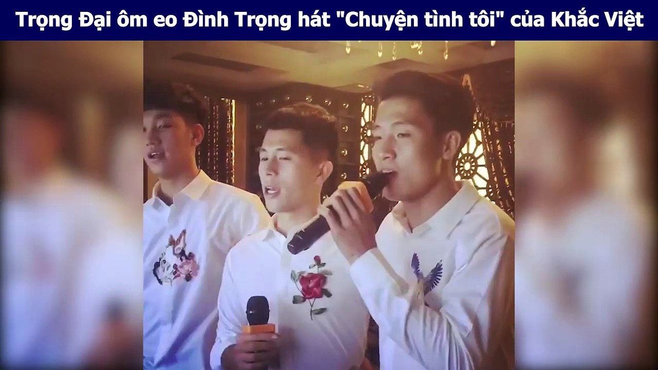 Trọng Đại ôm eo Đình Trọng hát "Chuyện tình tôi" của Khắc Việt