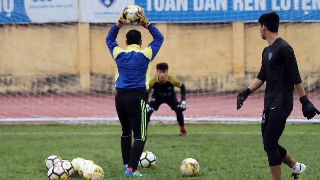 Không bị cuốn theo showbiz, Bùi Tiến Dũng đã quay trở lại tập luyện tích cực