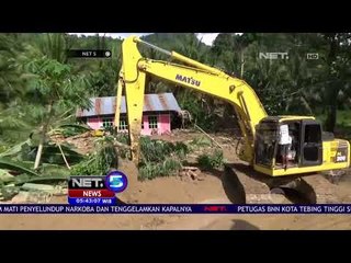 Tải video: Longsor Tutup Jalan Trans Sulawesi - NET 5