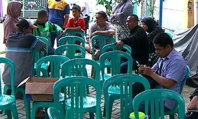 Ayah Kandung Korban Pembunuhan Sekeluarga Muncul di TKP