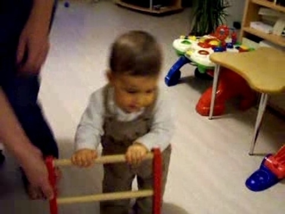 premiers pas le jour demes 11 mois !