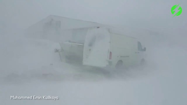 Les tempêtes de neige en Islande c'est autre chose qu'en france... Impressionnant