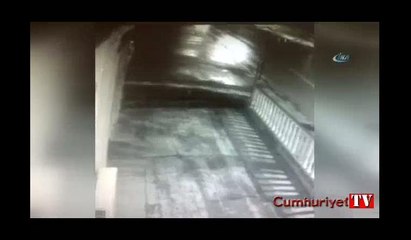 Kontrolden çıkan otomobil lokantaya girdi