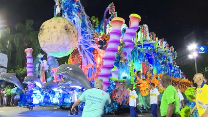 Carnaval de Rio: dernière nuit de folie au sambodrome