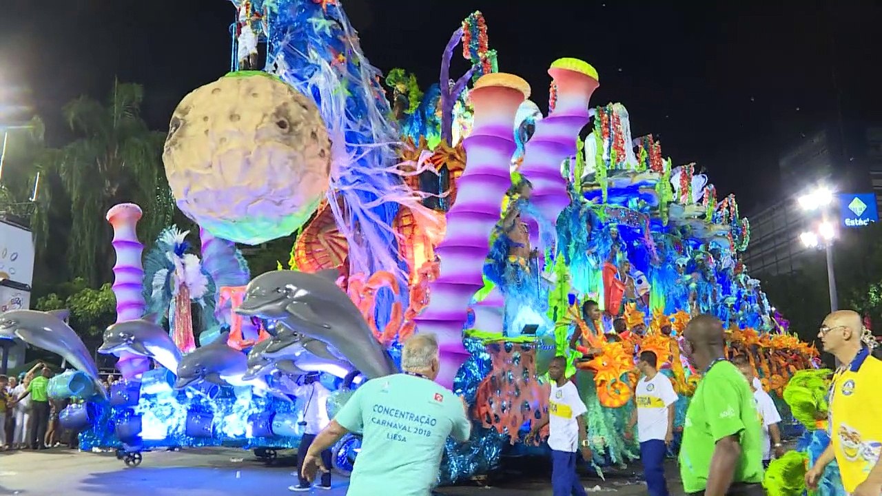 Carnaval de Rio: dernière nuit de folie au sambodrome