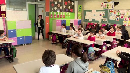 Mektuplarına cevap veren askerlere atkı ve bere örüyorlar - İSTANBUL