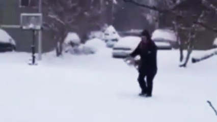 Un russe bourré avec sa luge