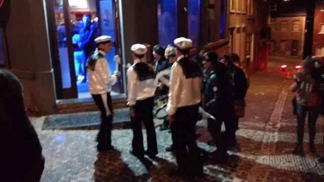 Le mardi gras débute à l'aube au carnaval de Binche