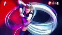 Le show de hula hoop incroyable et ultra-sexy d'une artiste dans Le plus grand cabaret du monde...