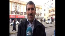 Yolda yürüyen yaşlı adamın önüne roket düştü