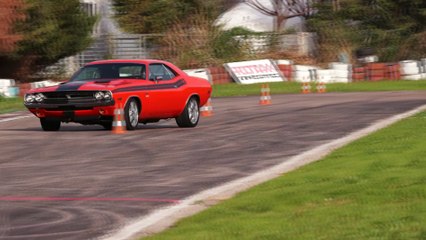 فيديو لمواجهة بين القديم والجديد مع الوحش Dodge Challenger