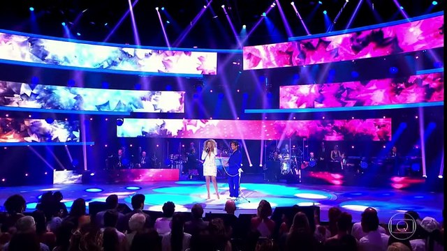 Roberto Carlos canta Despacito com Erika Ender - Roberto Carlos Especial 2017 - YouTube