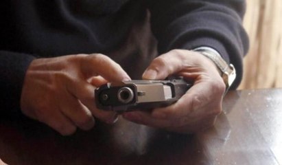 Antalya'da trafikte eli silahlı baygın kişi alarmı