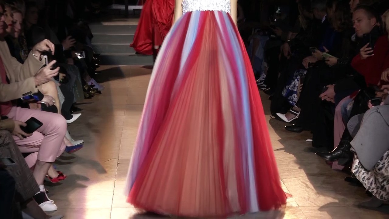 Carolina Herrera presenta su última colección como directora creativa de la firma