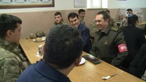 Dündar'dan Askere Moral Ziyareti