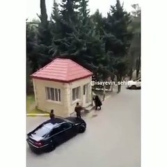 Bakıda transseksual binanın komendantına bıçaqla hücum etdi