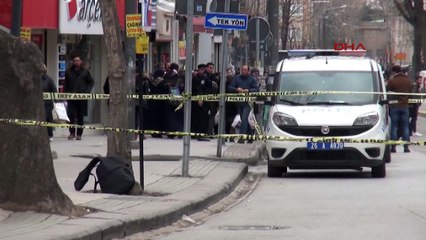 Kaldırıma bırakılan gitar çantası bomba korkusu yaşattı