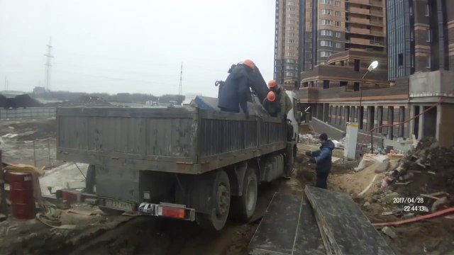 Cet ouvrier a eu très chaud... Bon karma