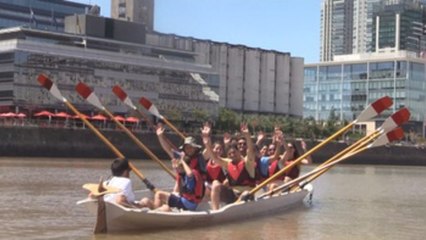 Paseo a remo por el Río de la Plata, un recorrido en medio del ajetreo
