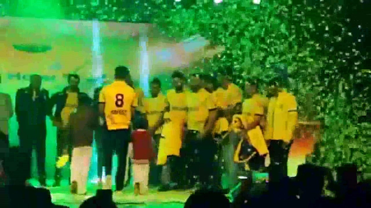 Mahira khan and Hamza ali abbasi peshawar Zalmi video