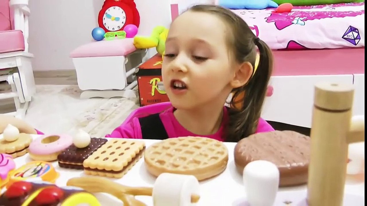 ÖYKÜ PASTALARI GÖRÜNCE ÇOK SEVİNDİ Learn colors with finger family song Nurser Rhymes