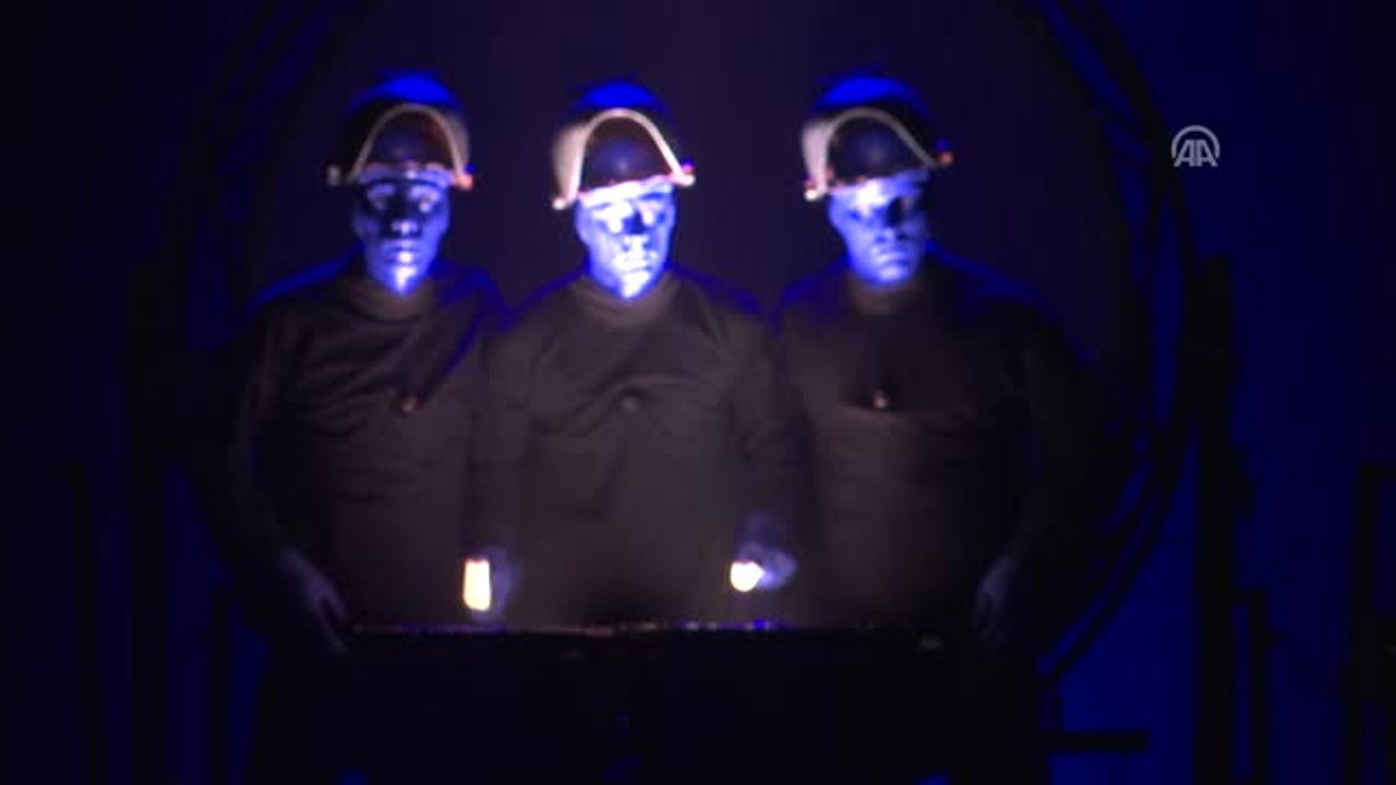 Blue Man Group" Sanatseverlerle Buluştu