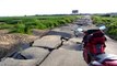 Cette route russe a été ravagée par les inondations... Impraticable