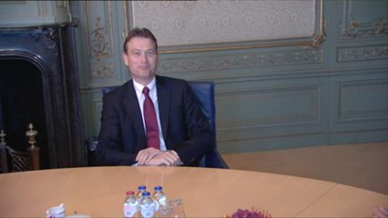 Ministro dos Negócios Estrangeiros holandês demite-se depois de admitir que mentiu