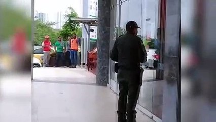 Ladrón causa furor por su torso desnudo Ay belleza