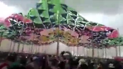 El drama en la fiesta DJ muere tras desplomarse el escenario