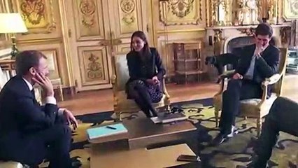 El perro de Macron orina en plena reunión