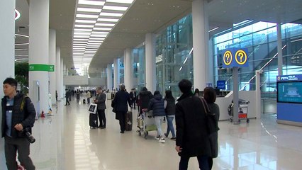 설 연휴에 해외로...인천국제공항 '북적' / YTN