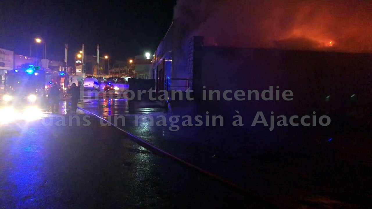 Un magasin détruit par un incendie à Ajaccio