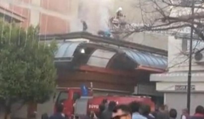 Çarşıda yangın çıktı, vatandaş gözlük takıp özçekim yaptı